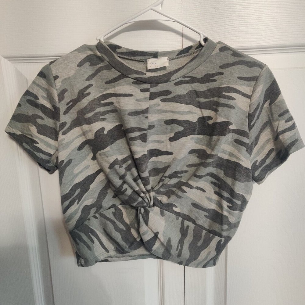 Dee Elly Crop Camouflage Shirt Size M Gathered Front Knot